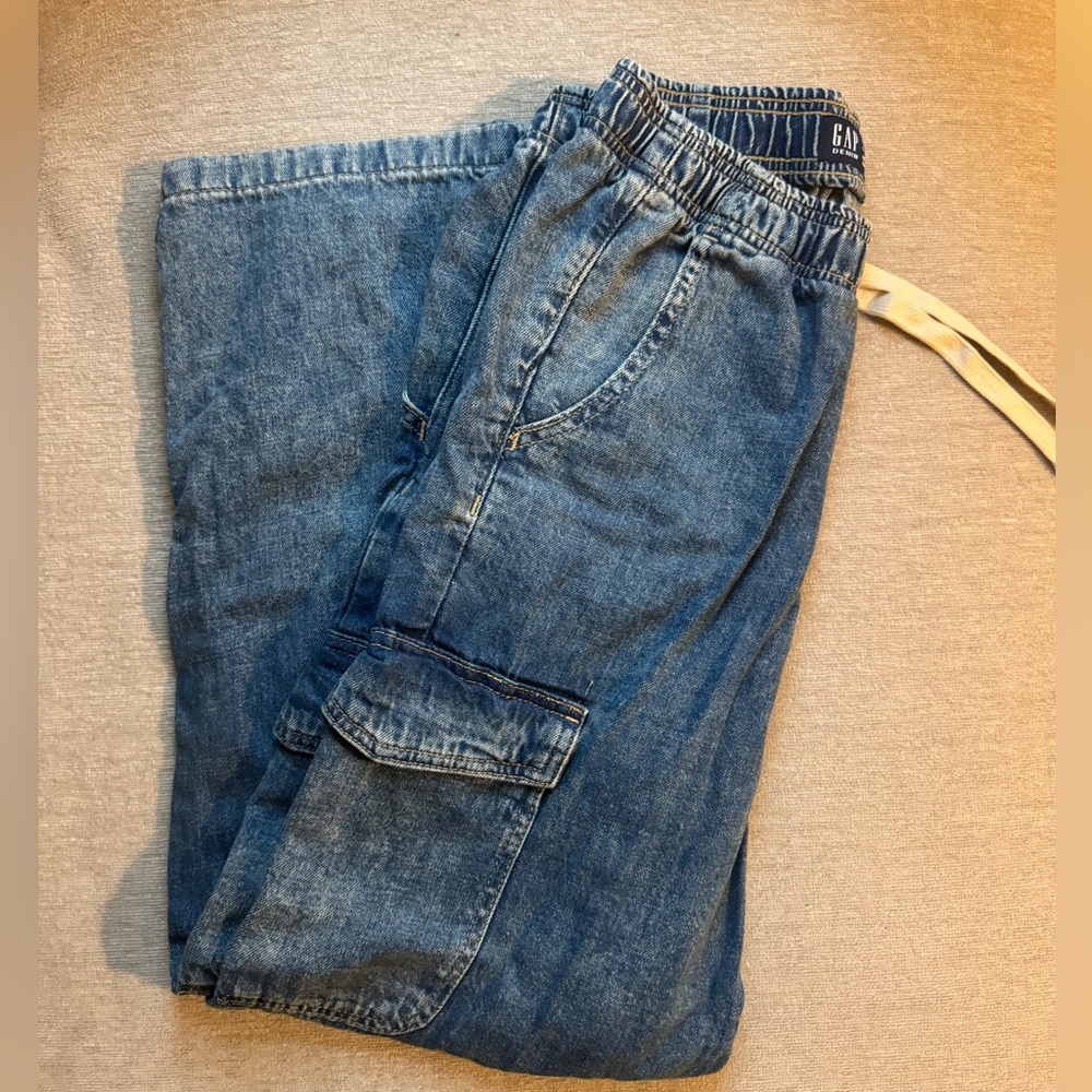 GAP Blue Relaxed Jeans with Classic Denim Style